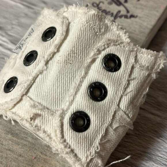 Blowfish Malibu White Fresco Canvas Slide Sandals - Picture 13 of 13